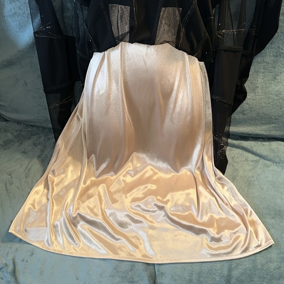 R&M Richards large black and tan dress with gold sparkled details - Picture 3 of 8